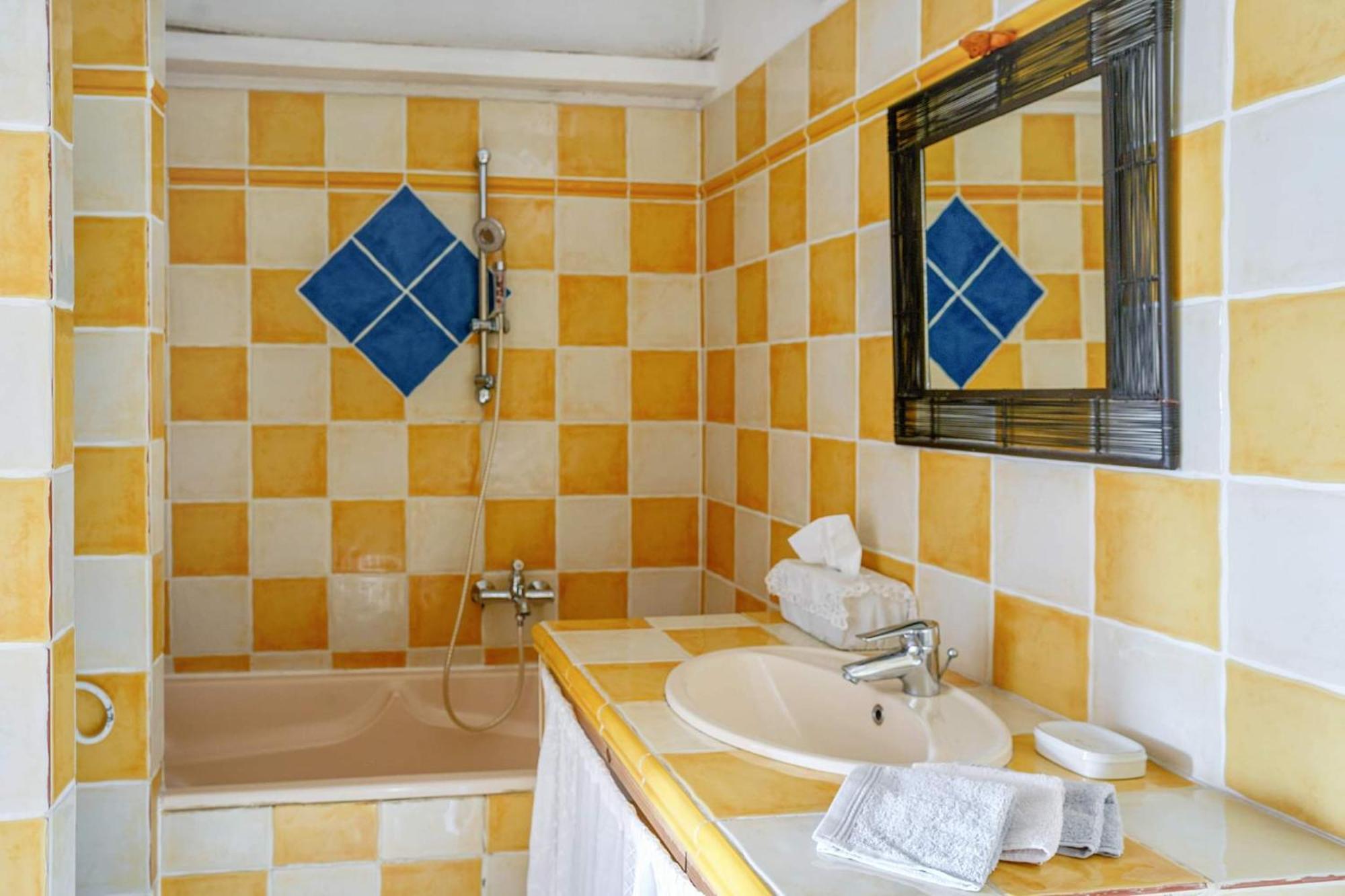 Clos Des Herissons - Chambres D'Hote - Piscine & Jardin Lauris エクステリア 写真